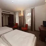 호텔 Hotel Budweis 4*