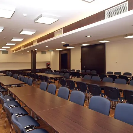 Отель Hotel Budweis 4*