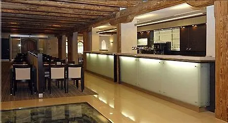 Отель Hotel Budweis 4*