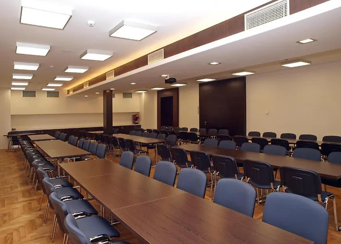 Отель Hotel Budweis 4*