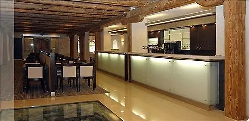 Отель Hotel Budweis 4*